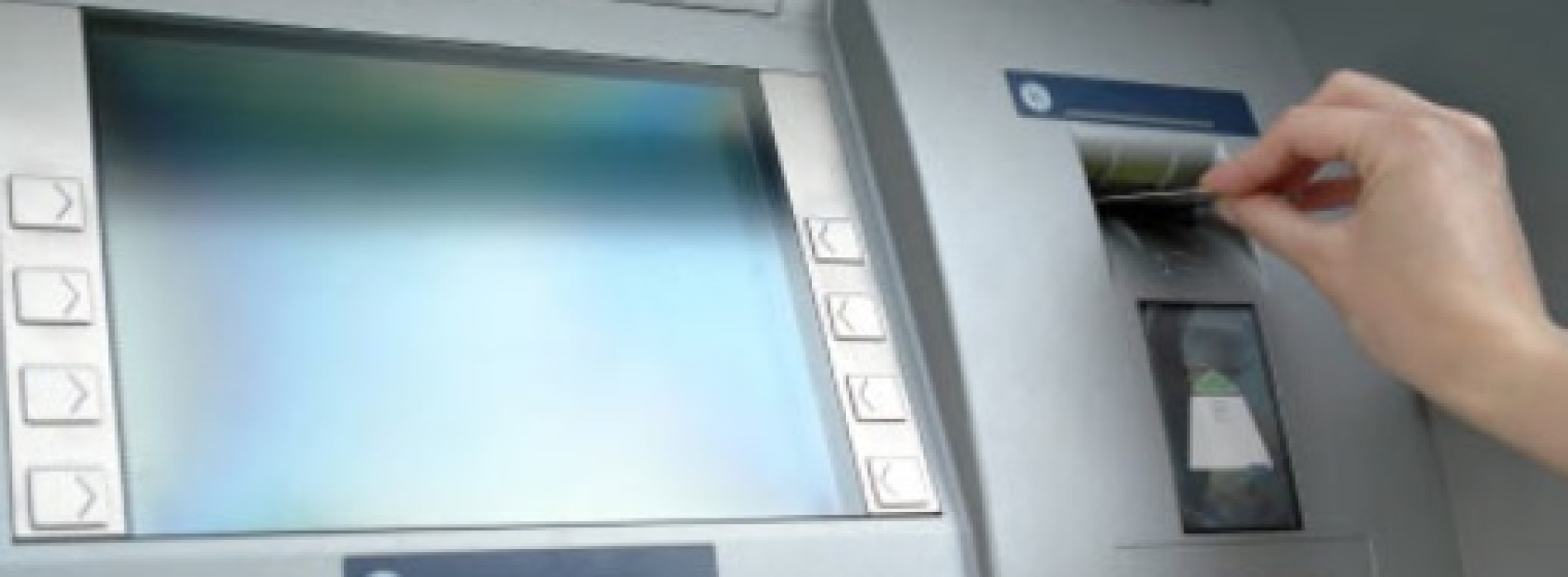 Posiadacze kont w Credit Agricole bezpłatnie wypłacą gotówkę z bankomatów za granicą