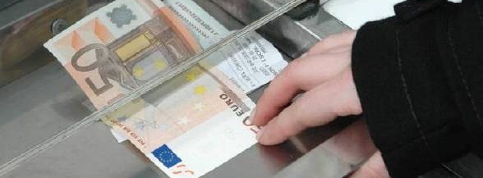 Wojna walutowa Draghiego osłabia euro