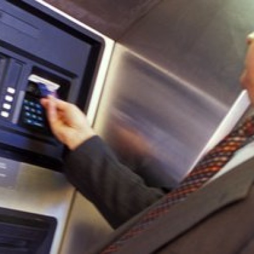 Największe banki w Korei likwidują bankomaty. Przez bankowość mobilną