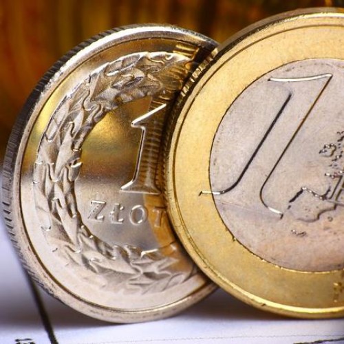 Szanse i zagrożenia związane z wprowadzeniem euro w Polsce.   
