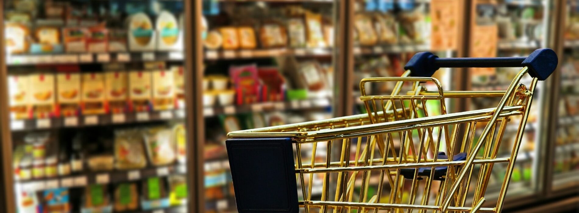 Wysoka inflacja zachwiała priorytetami konsumentów przy wyborze produktów. „Zielona” zmiana zachodzi jednak także w handlu